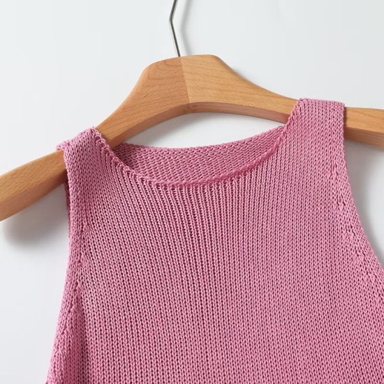 Knitted sleeveless T-shirt Knitted sleeveless T-shirt