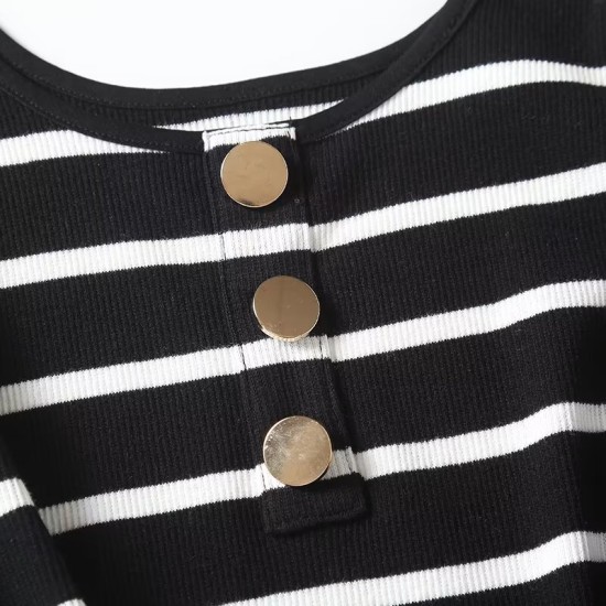 Large U-neck black and white striped vest T-shirt Large U-neck black and white striped vest T-shirt