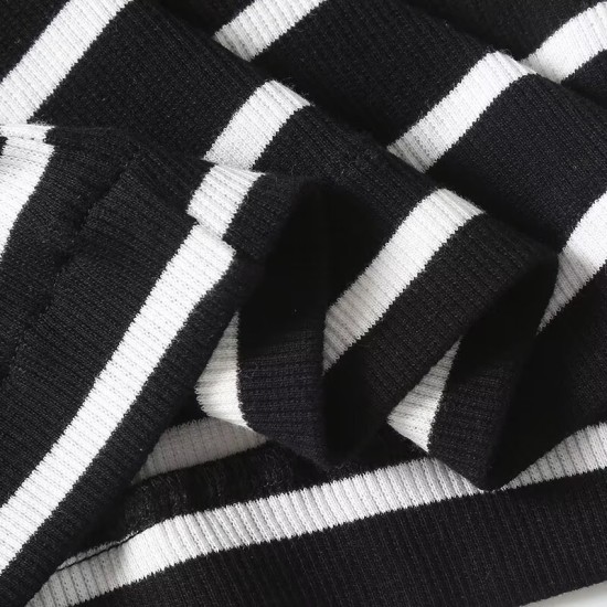 Large U-neck black and white striped vest T-shirt Large U-neck black and white striped vest T-shirt
