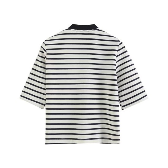 Black and white striped short-sleeved T-shirt Black and white striped short-sleeved T-shirt