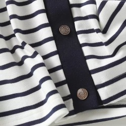 Black and white striped short-sleeved T-shirt