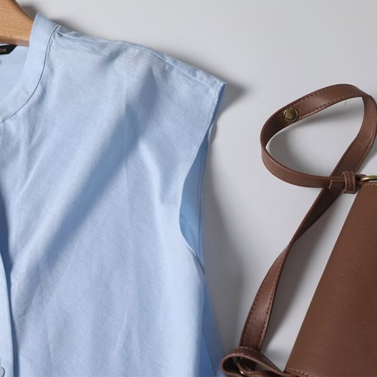 Mid-length denim shirt Mid-length denim shirt