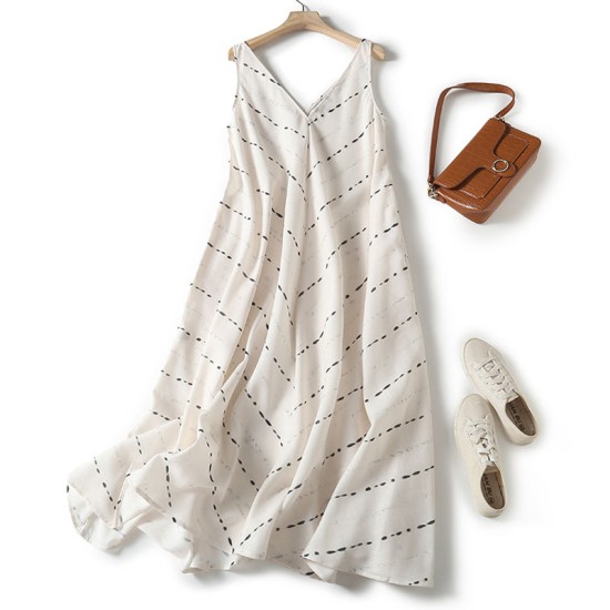 French V-neck sleeveless dress French V-neck sleeveless dress