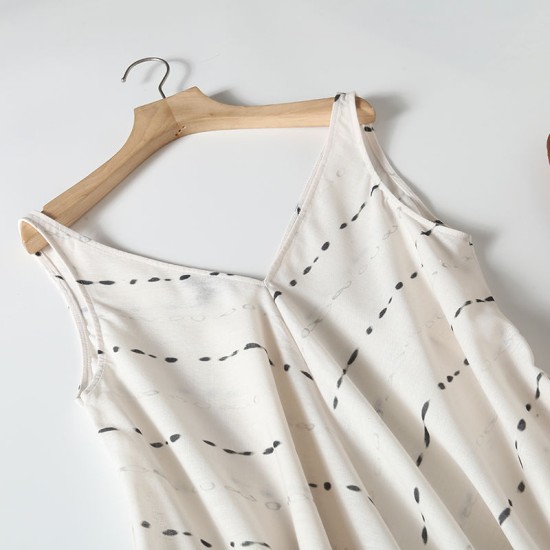 French V-neck sleeveless dress French V-neck sleeveless dress