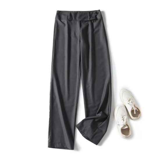Fashionable straight trousers for commuting Fashionable straight trousers for commuting