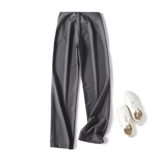 Fashionable straight trousers for commuting Fashionable straight trousers for commuting